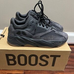 Adidas YEEZY Boost 700 Utility Black- Size. 11